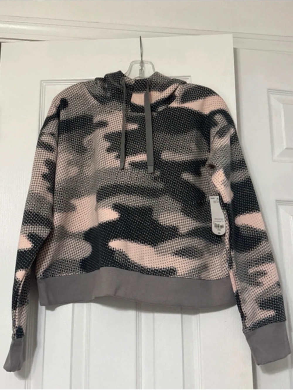 Xersion cropped fleece pullover or sweatshirt/hoodie. Size US L.